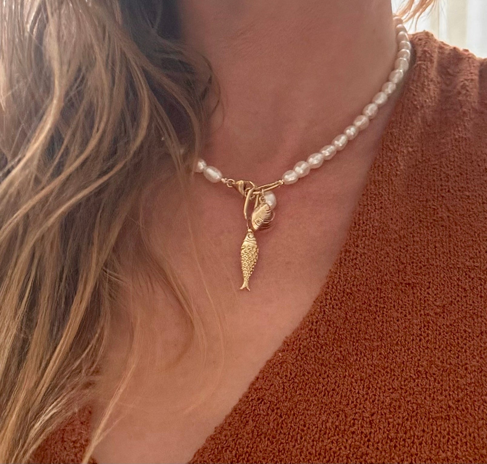 Pearl Necklace With Charm Pendants I