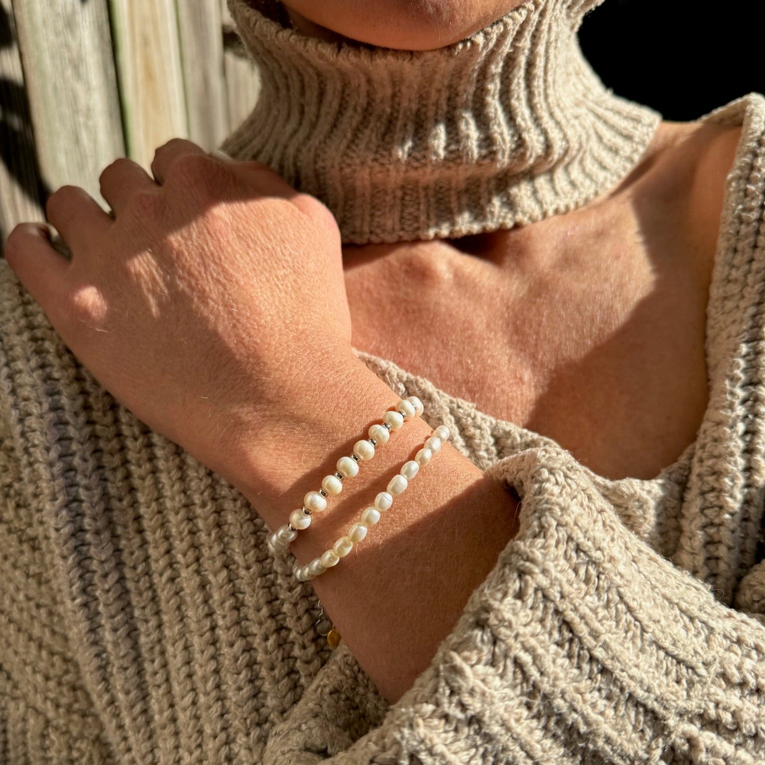 Motion Thin Pearl Bead Bracelet