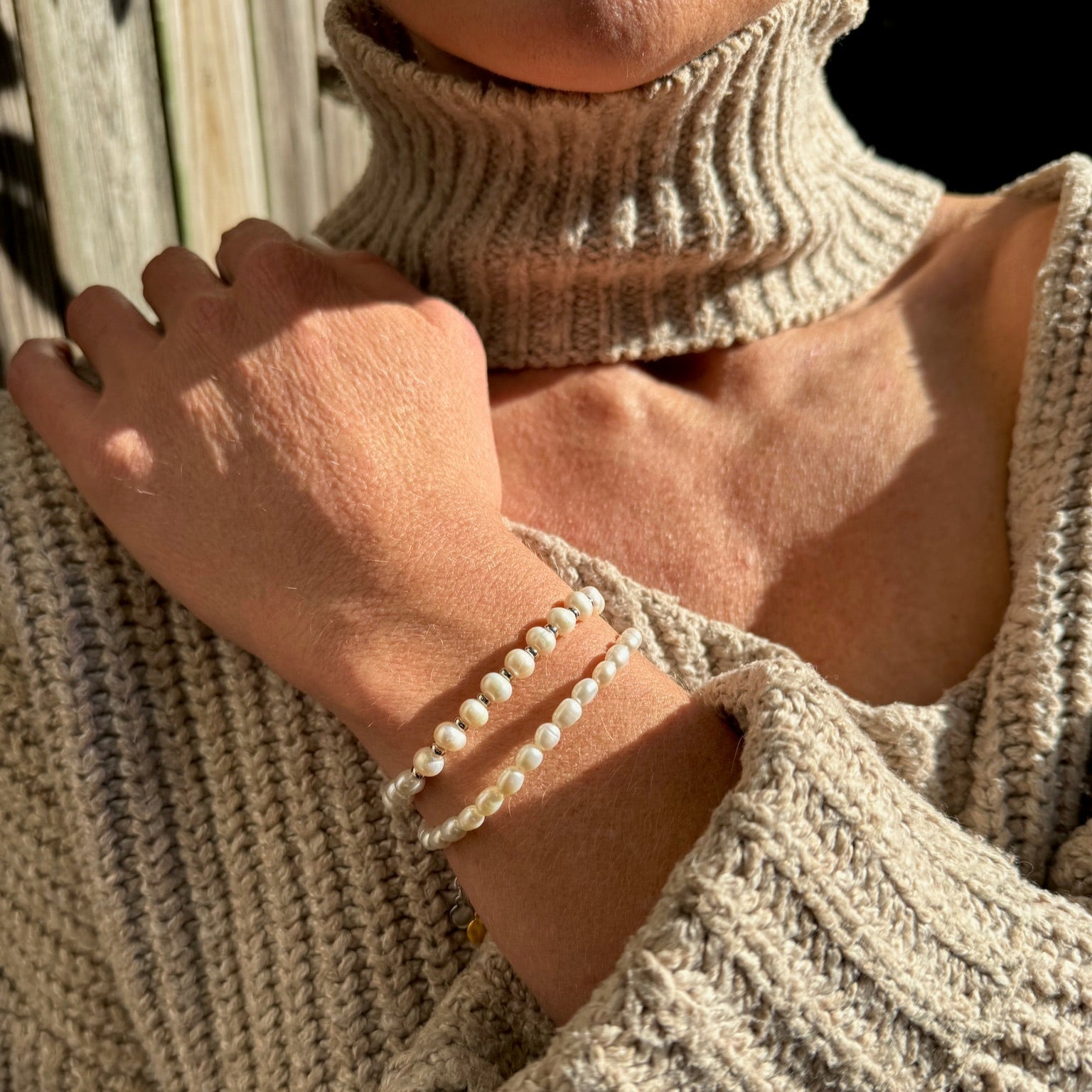 Motion Thick Pearl Bead Bracelet