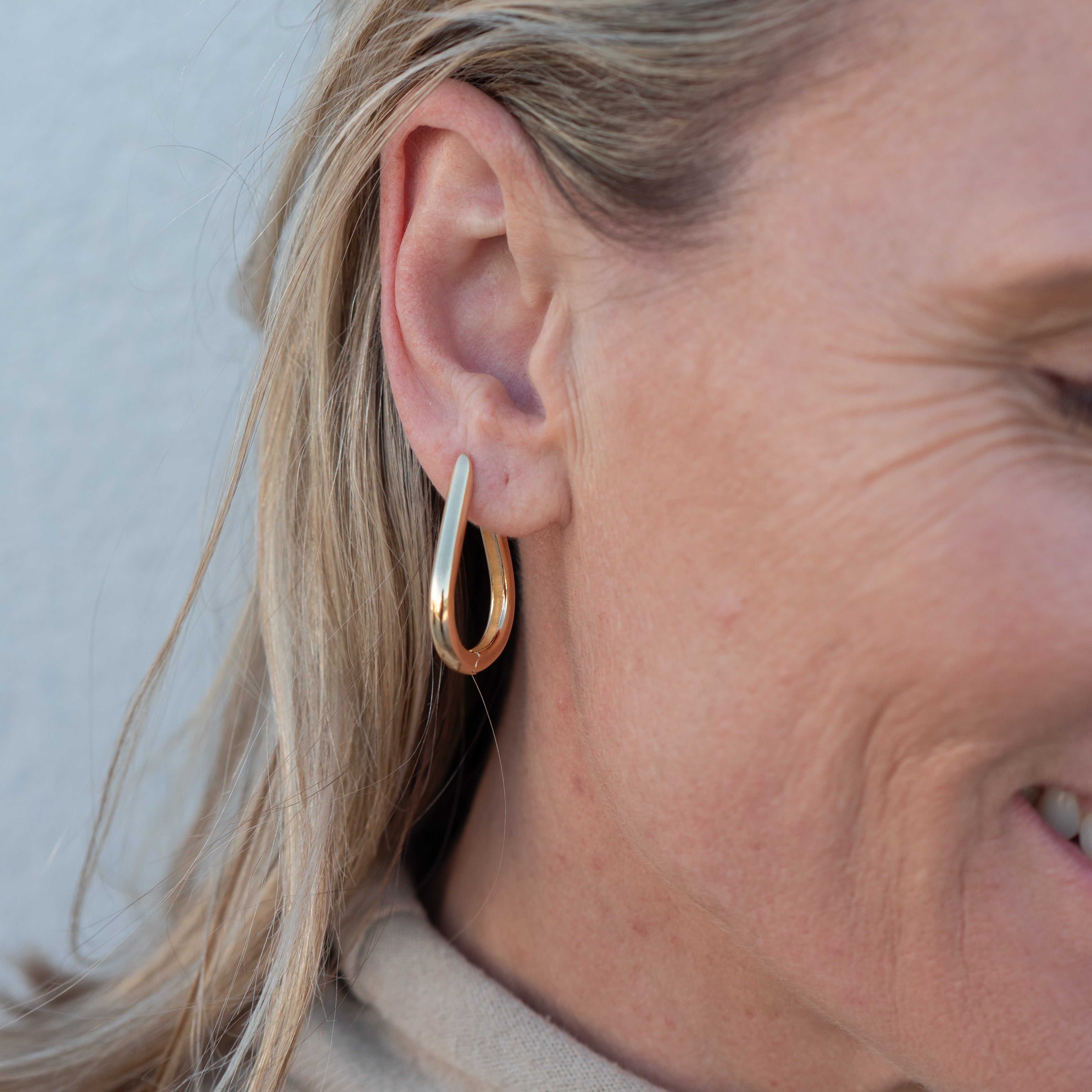 Thea Teardrop Oval Medium Hoop Earring