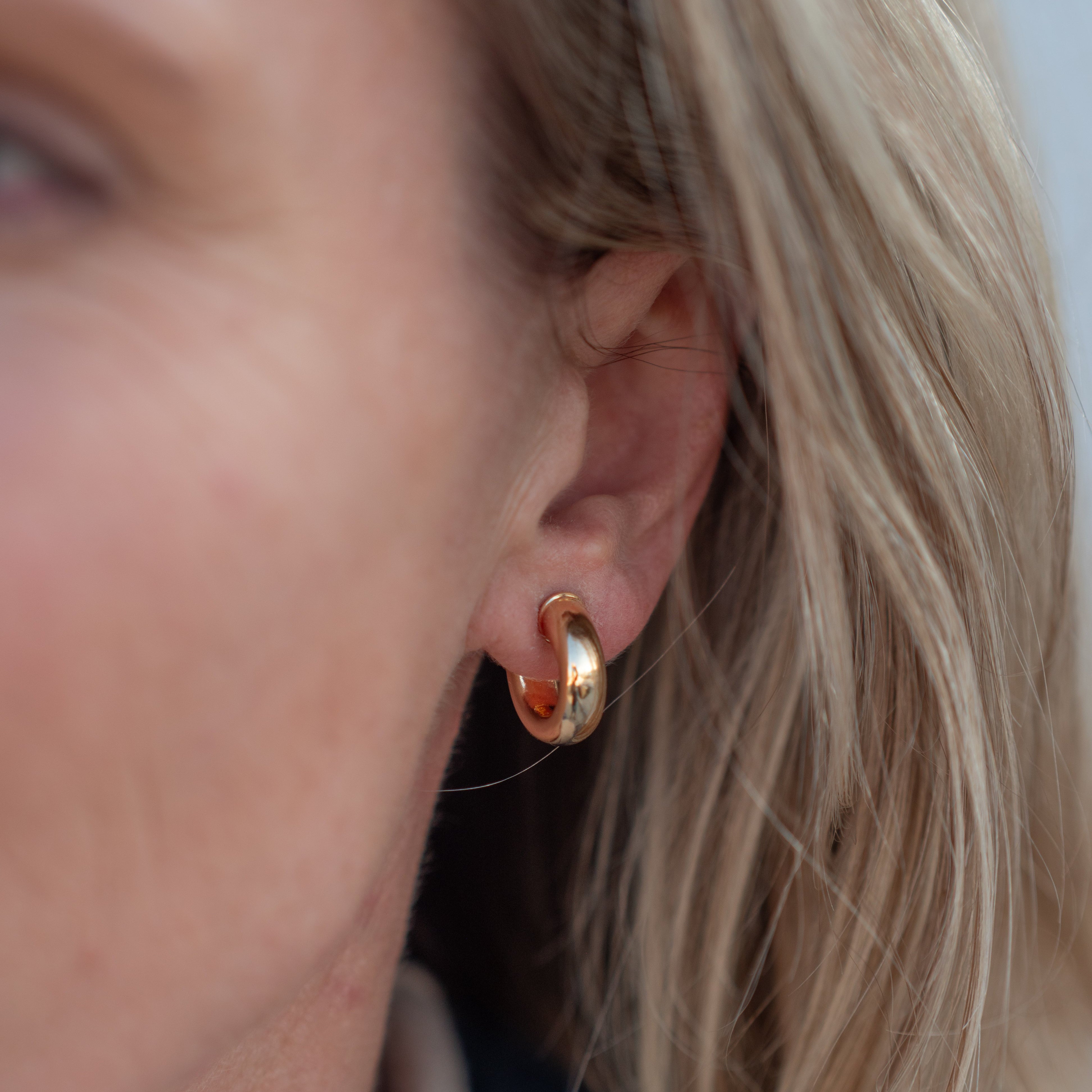 Signature Thea Open Hoop Earrings, 15mm