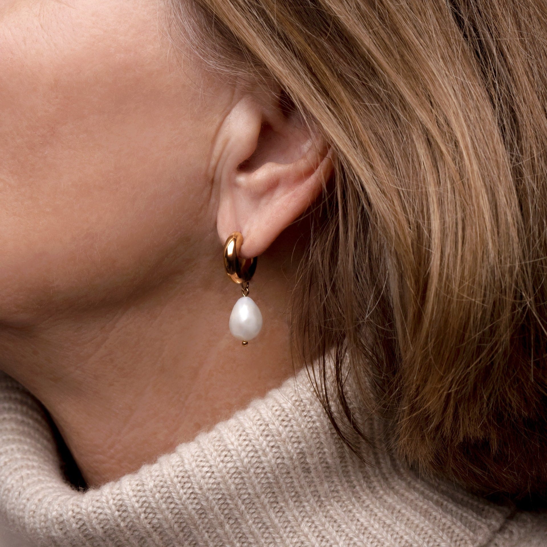 Frida Drop Pearl Earrings