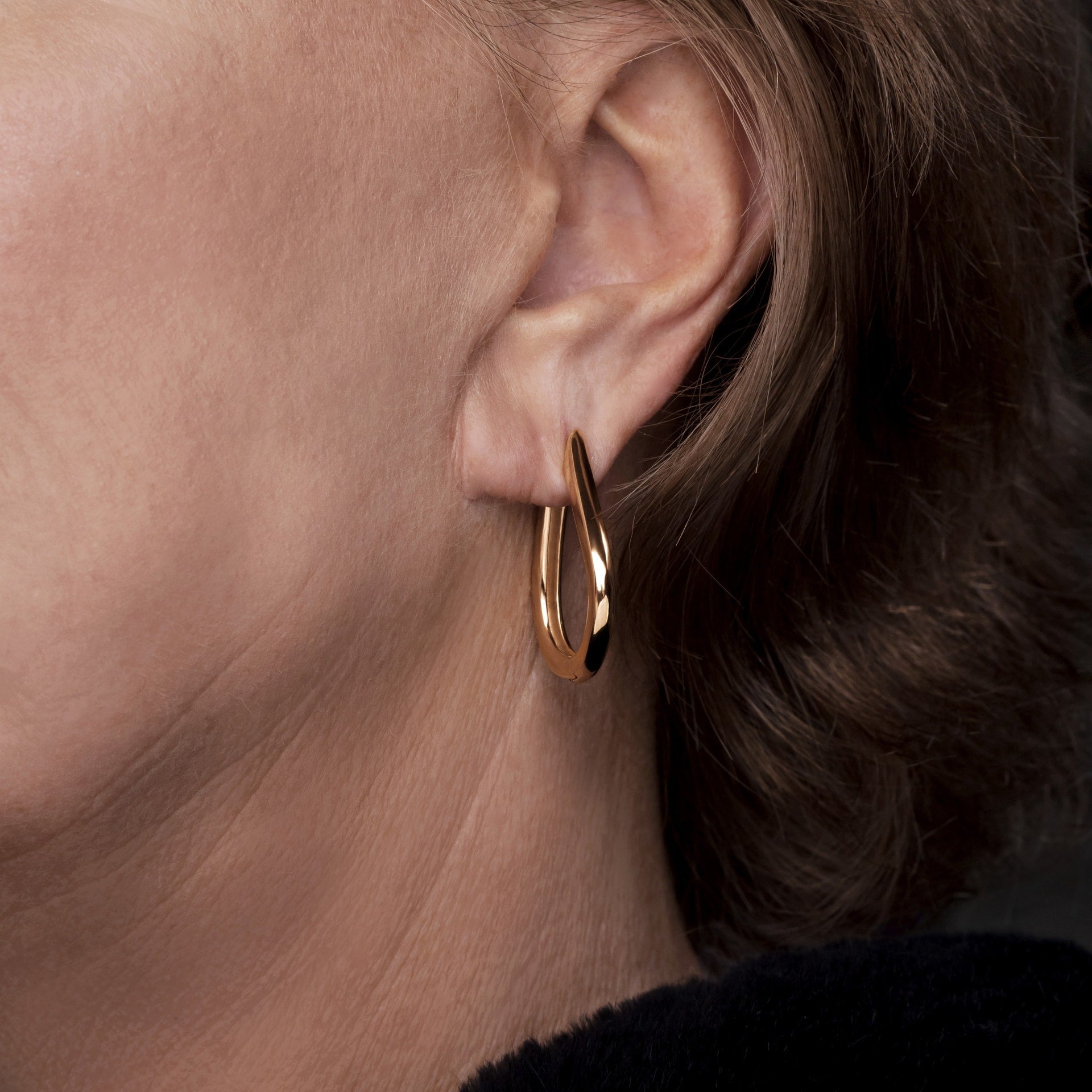 Thea Teardrop Oval Medium Hoop Earring
