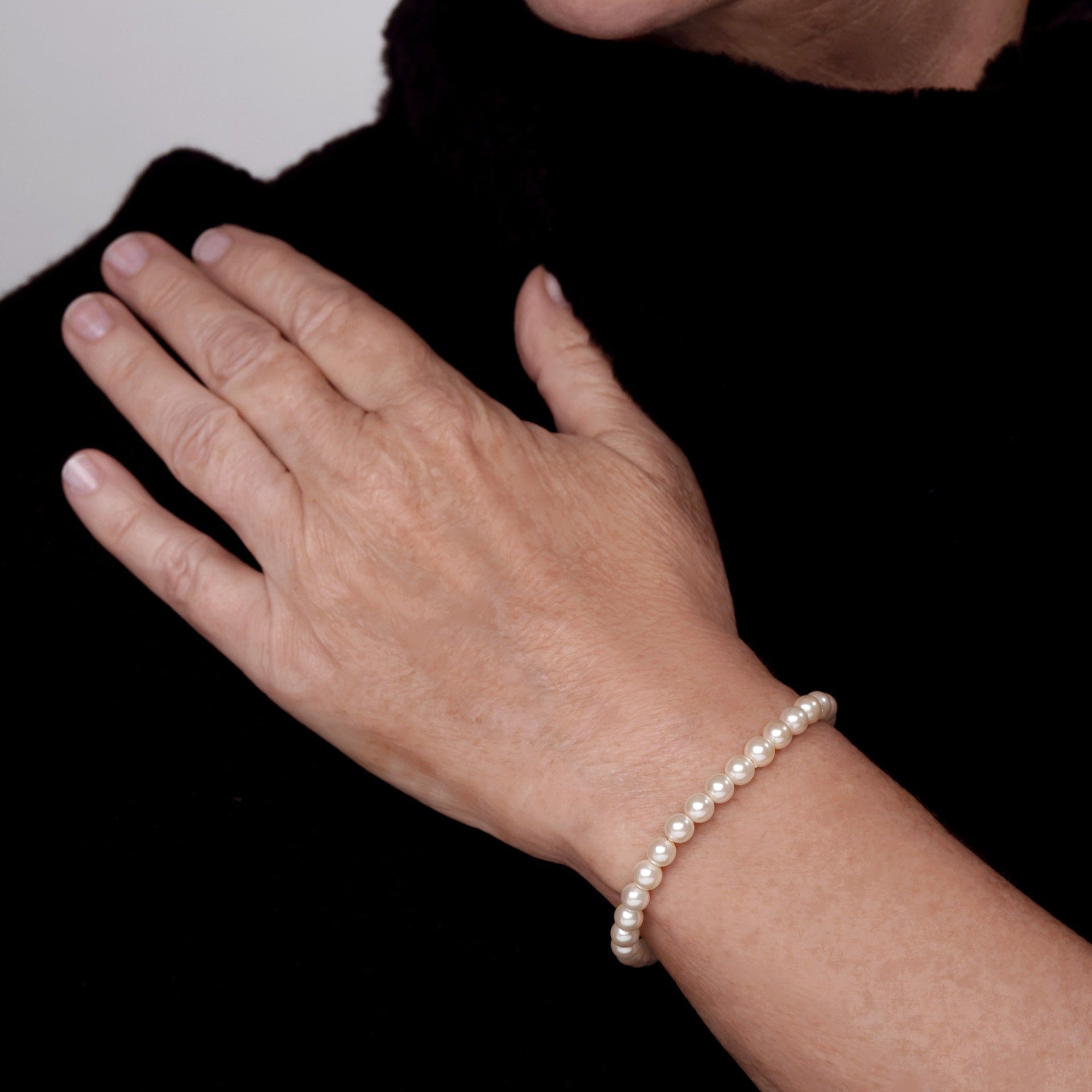 Motion Thin Pearl Bead Bracelet